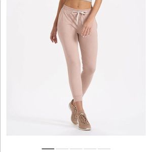 Vuori Performance jogger size extra small light pink heather.